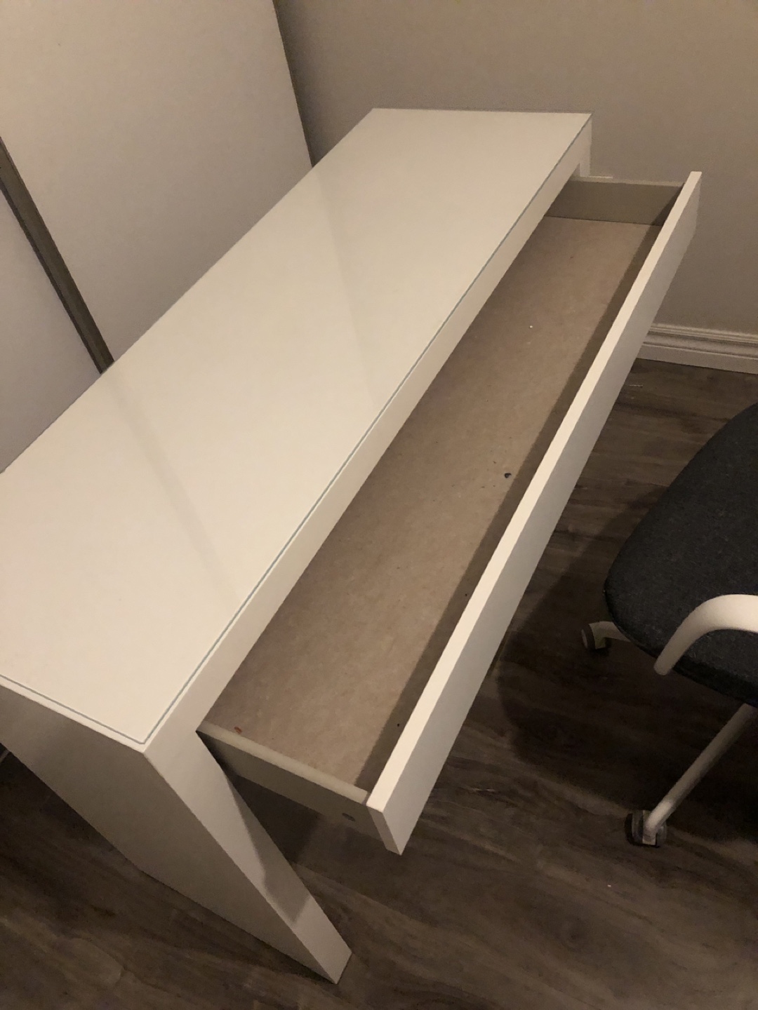White desk with drawer