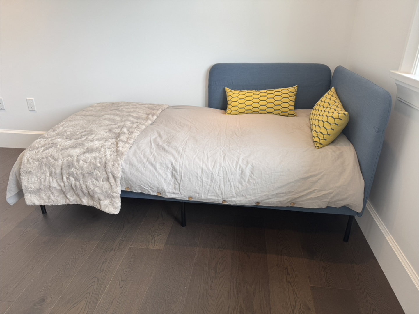 IKEA twin bed - photo 4
