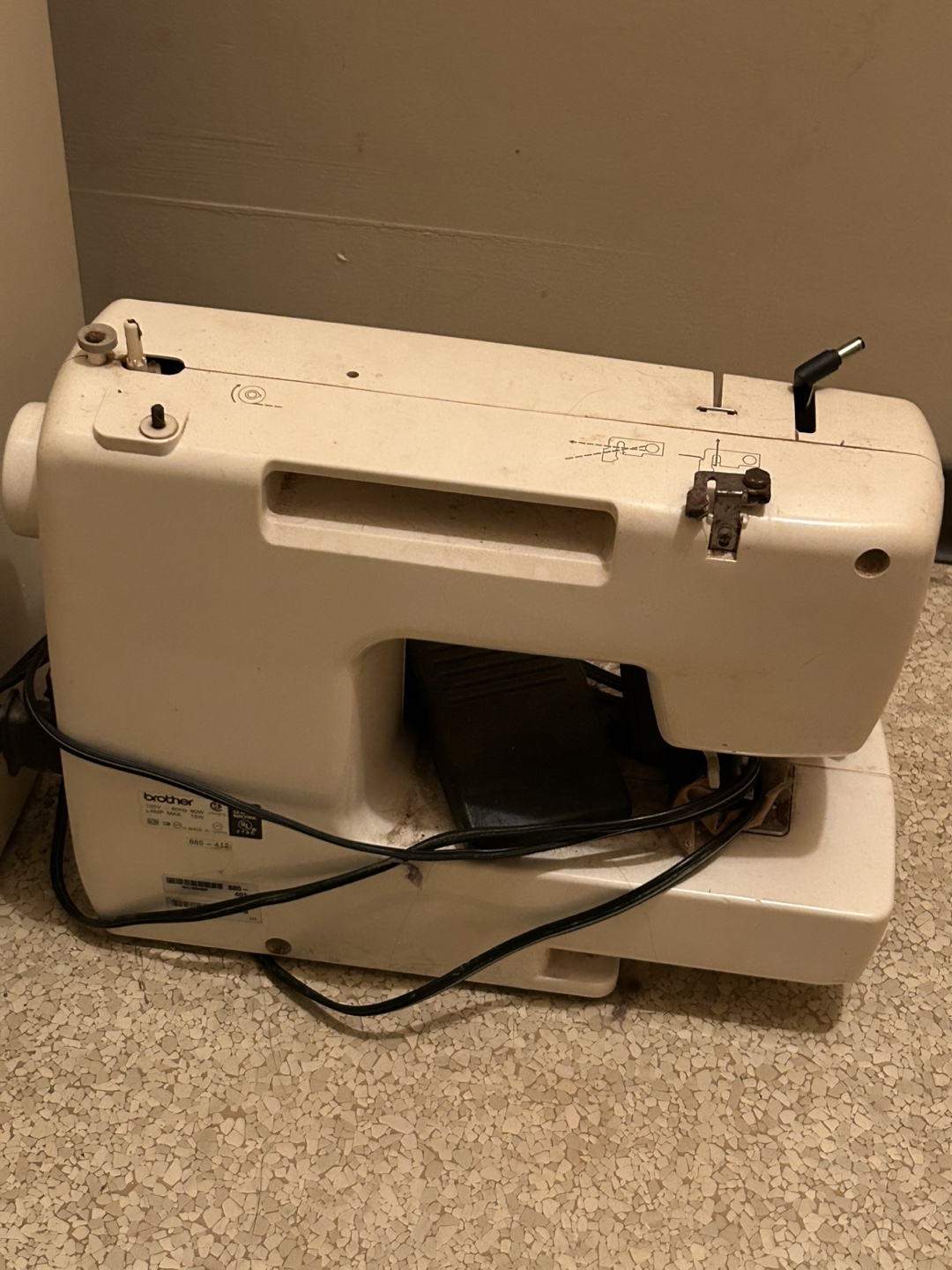Sewing Machine - photo 3