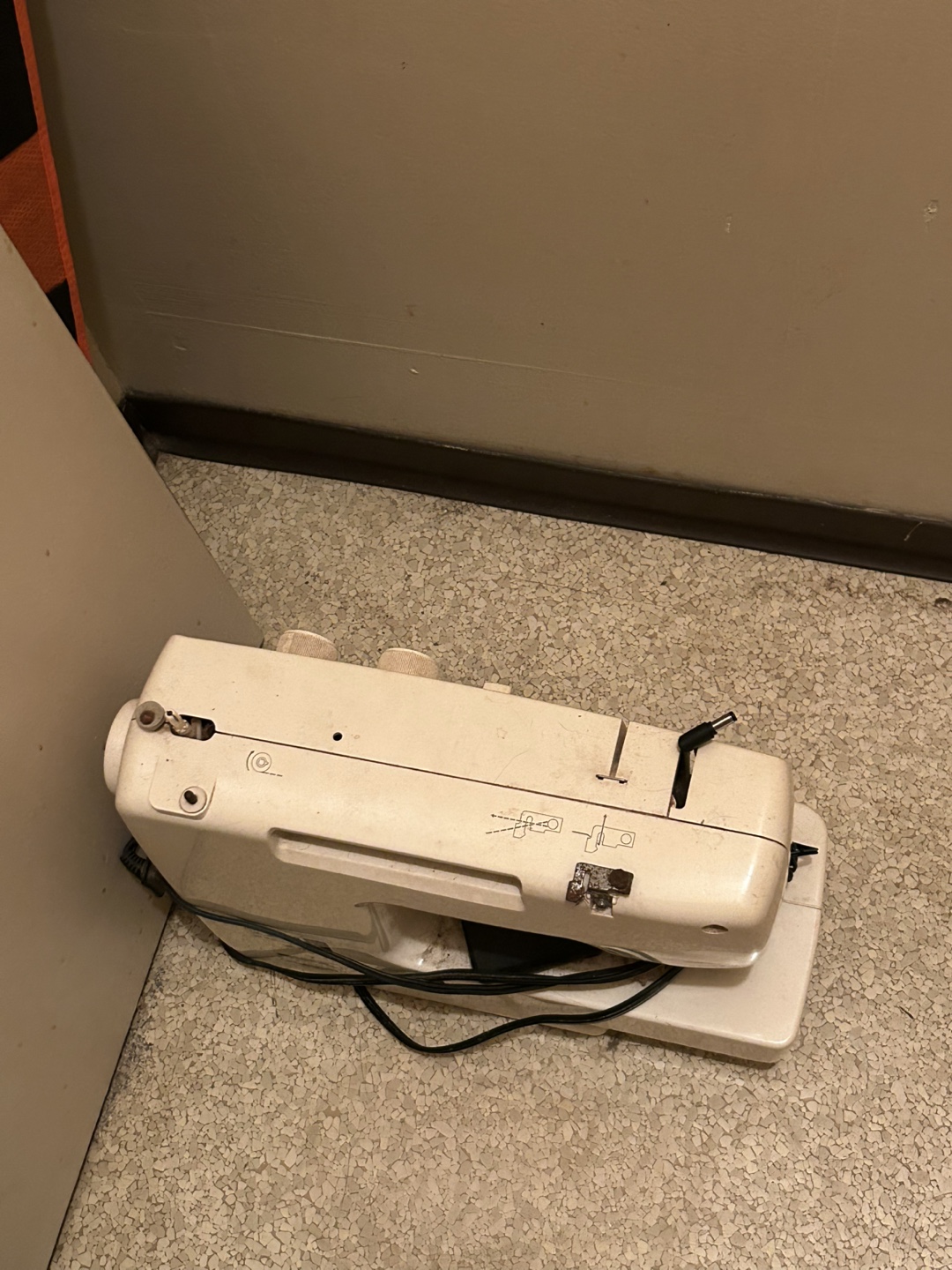 Sewing Machine - photo 5