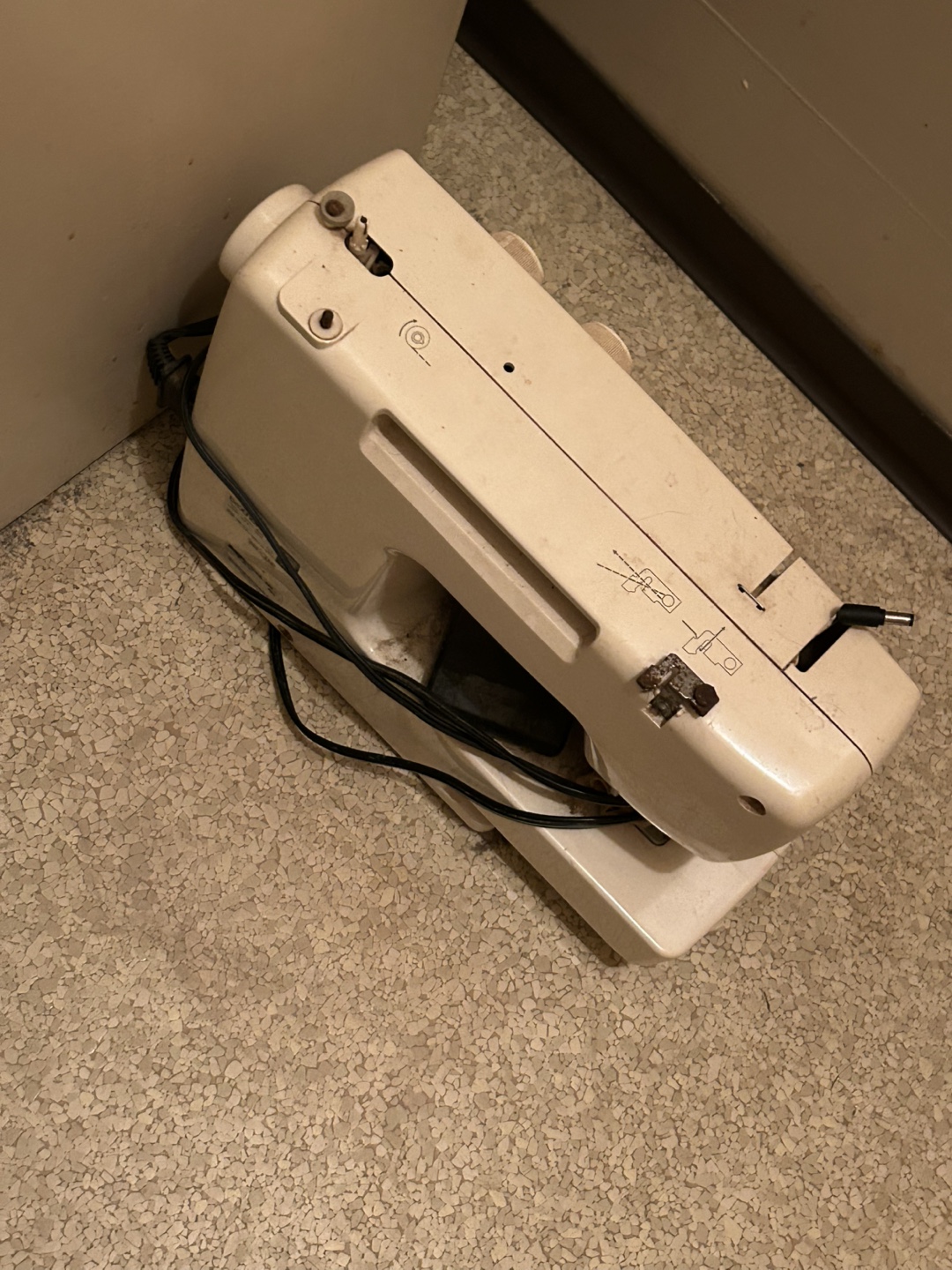 Sewing Machine - photo 2