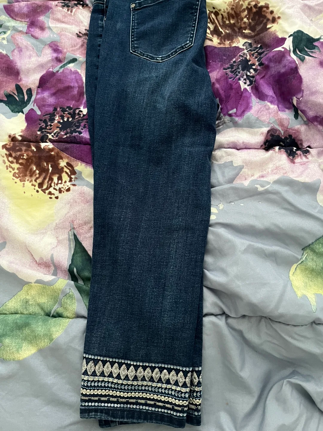 Laura Jeans image indicator(3)