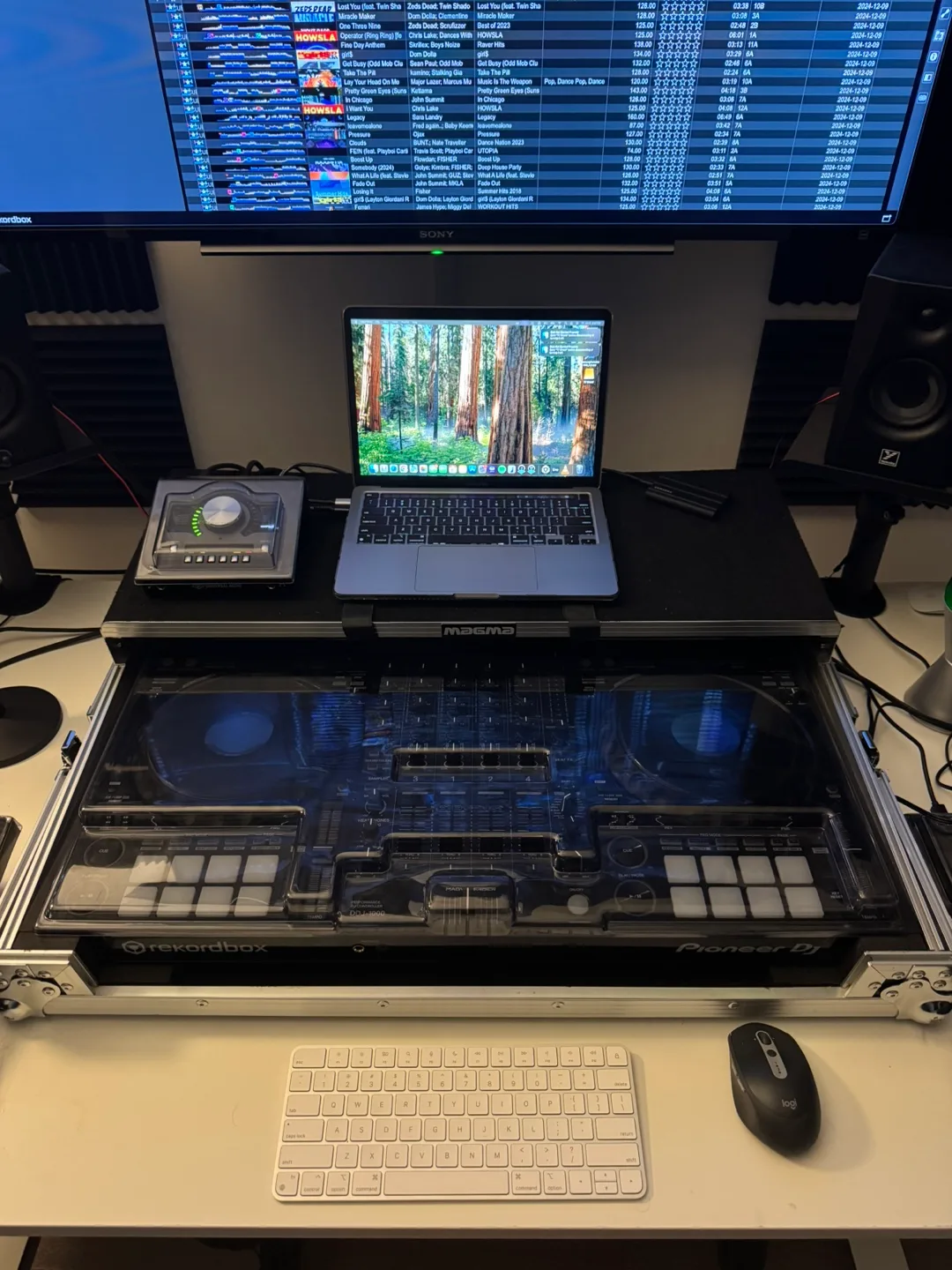 DDJ-1000 w/ flight case and decksaver image indicator(5)