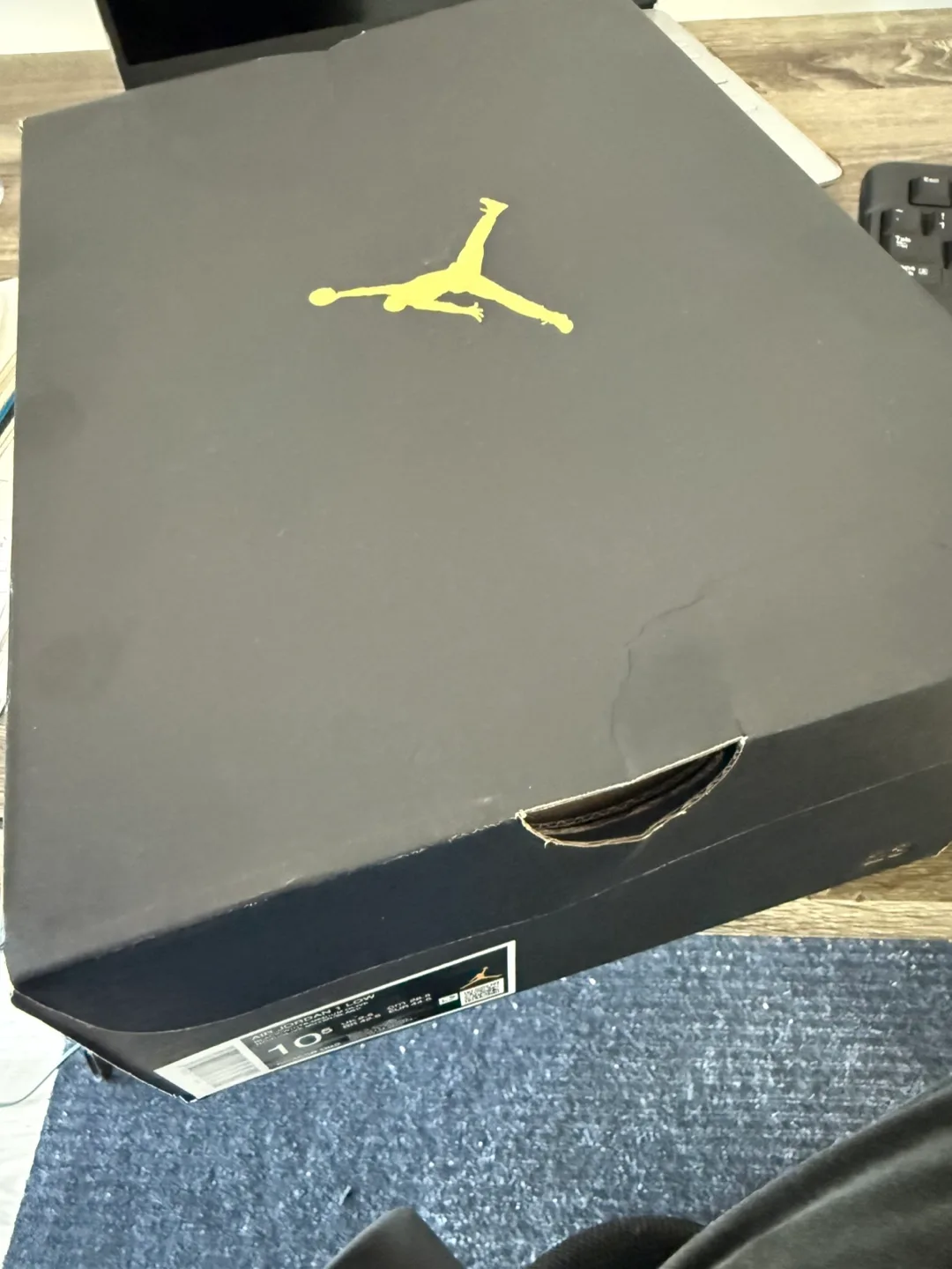 Air Jordan 1 Low image indicator(2)