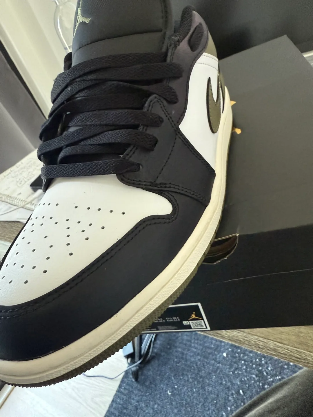 Air Jordan 1 Low image indicator(5)