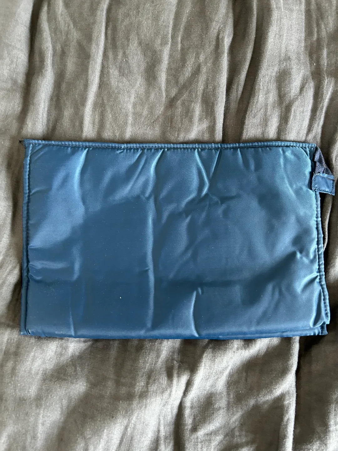 Vintage Blue toiletry bag thumbnail