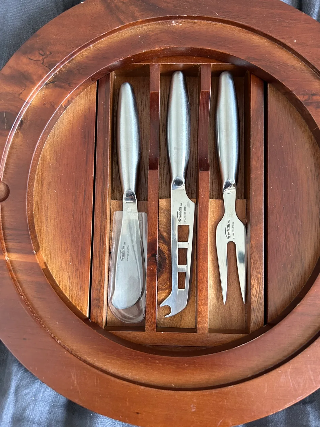 Round Wooden Cheese Board Set image indicator(5)