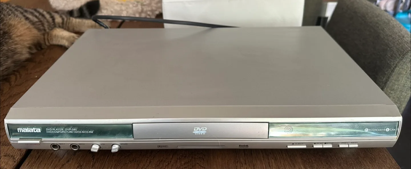 DVD/Karaoke machine (no remote) thumbnail