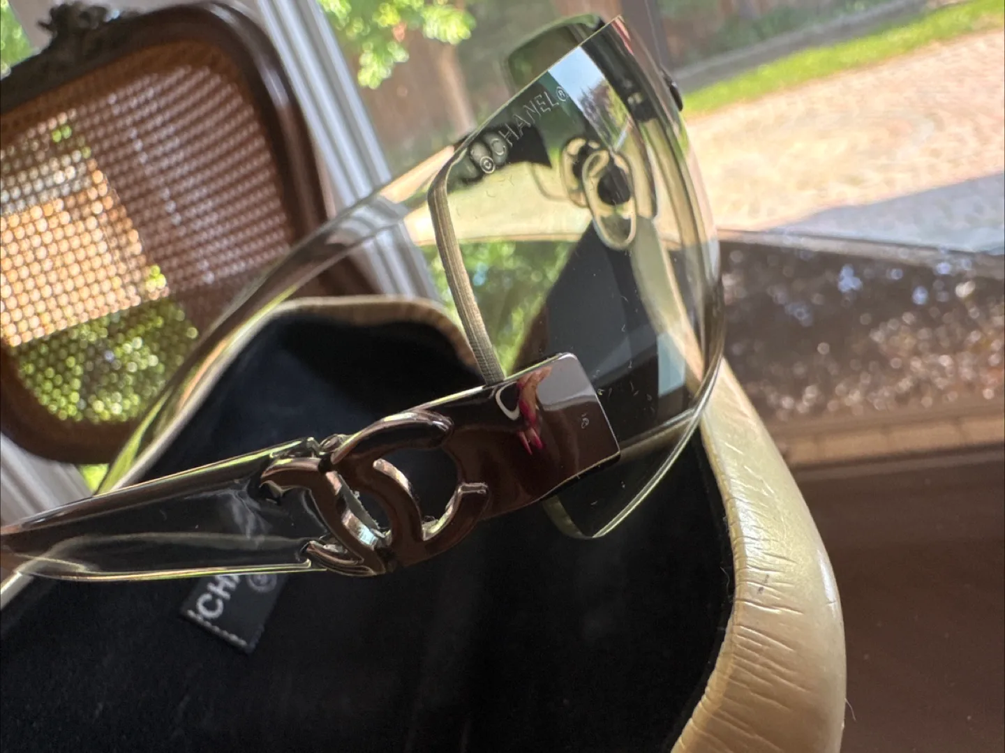 CHANEL Sunglasses image indicator(2)