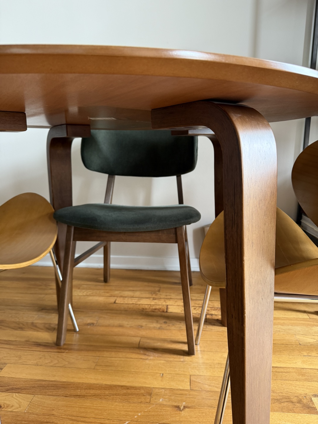 Round, Mid Century Modern Table - photo 4