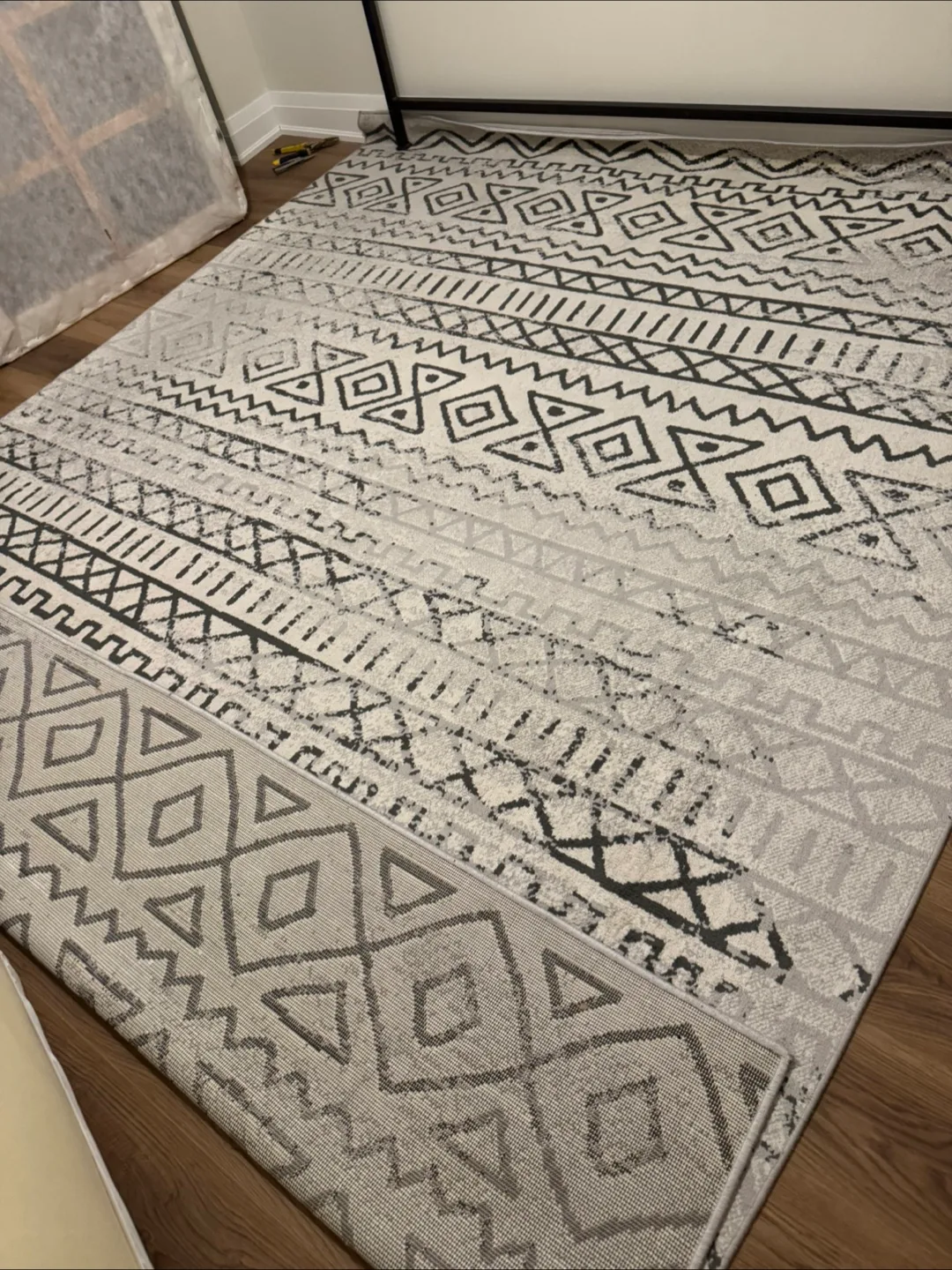 Large Area Rug image indicator(2)