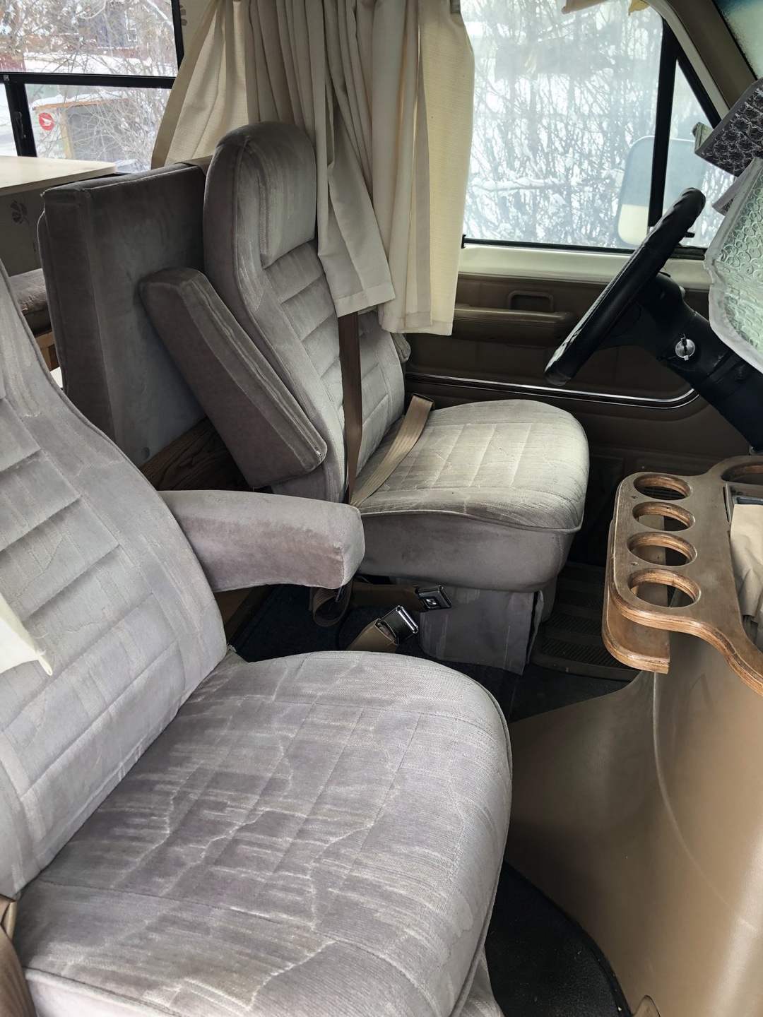 Vanguard Econoline 350 Camper Van - photo 3