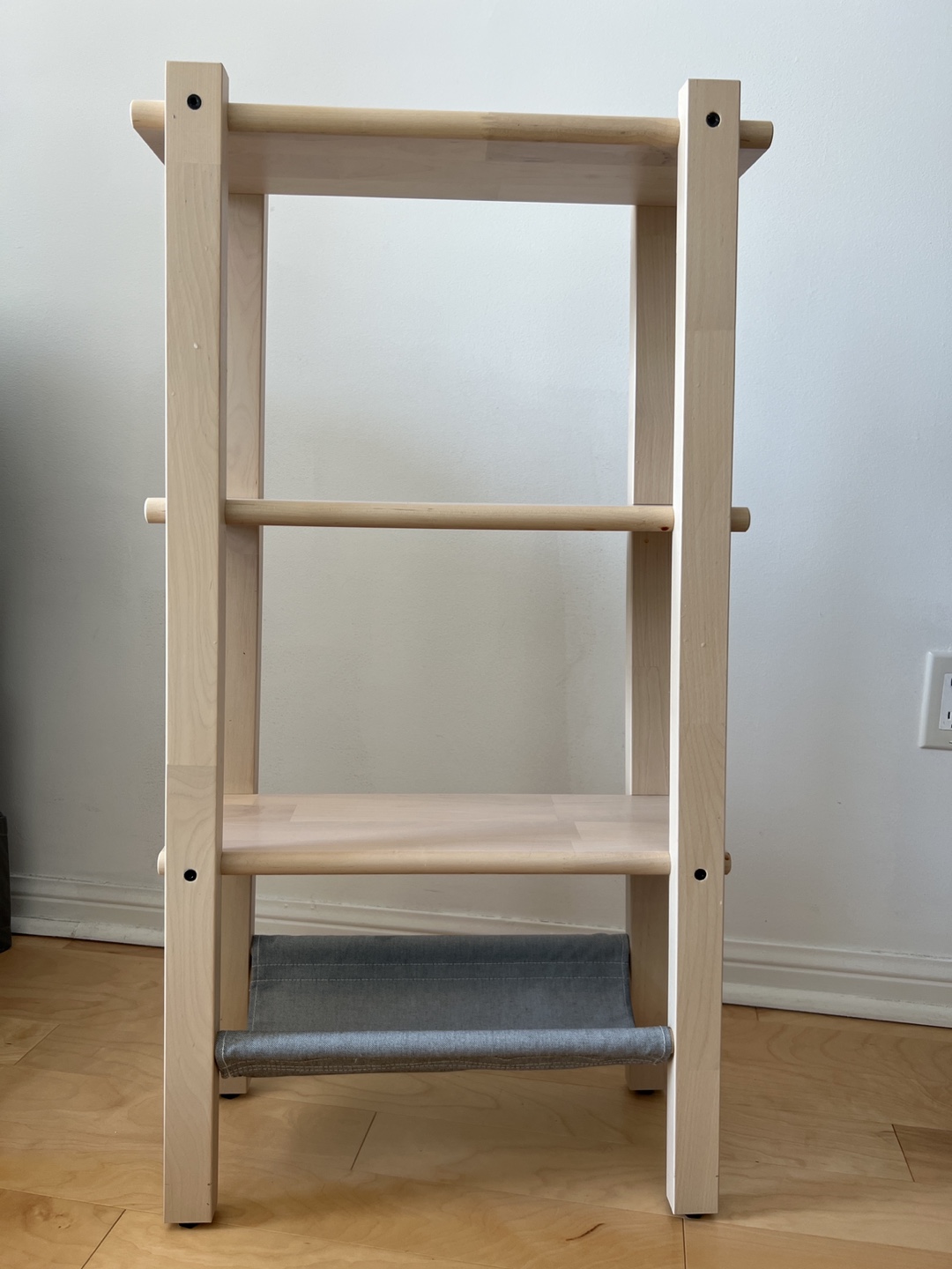 Wooden shelf unit