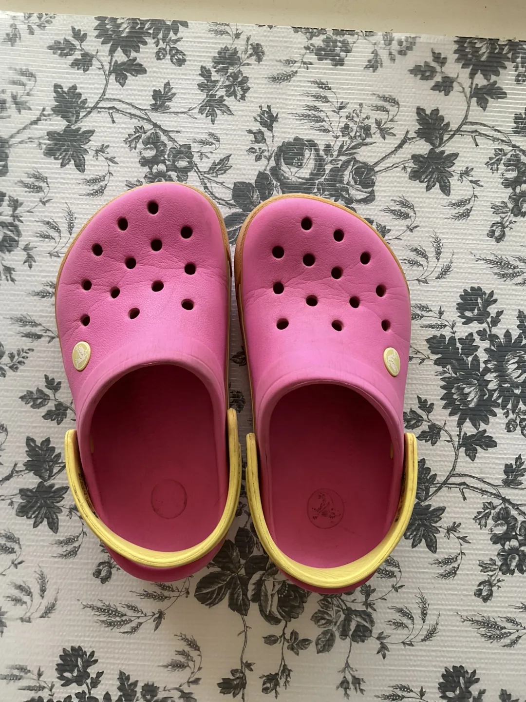 💚Pink Crocs thumbnail