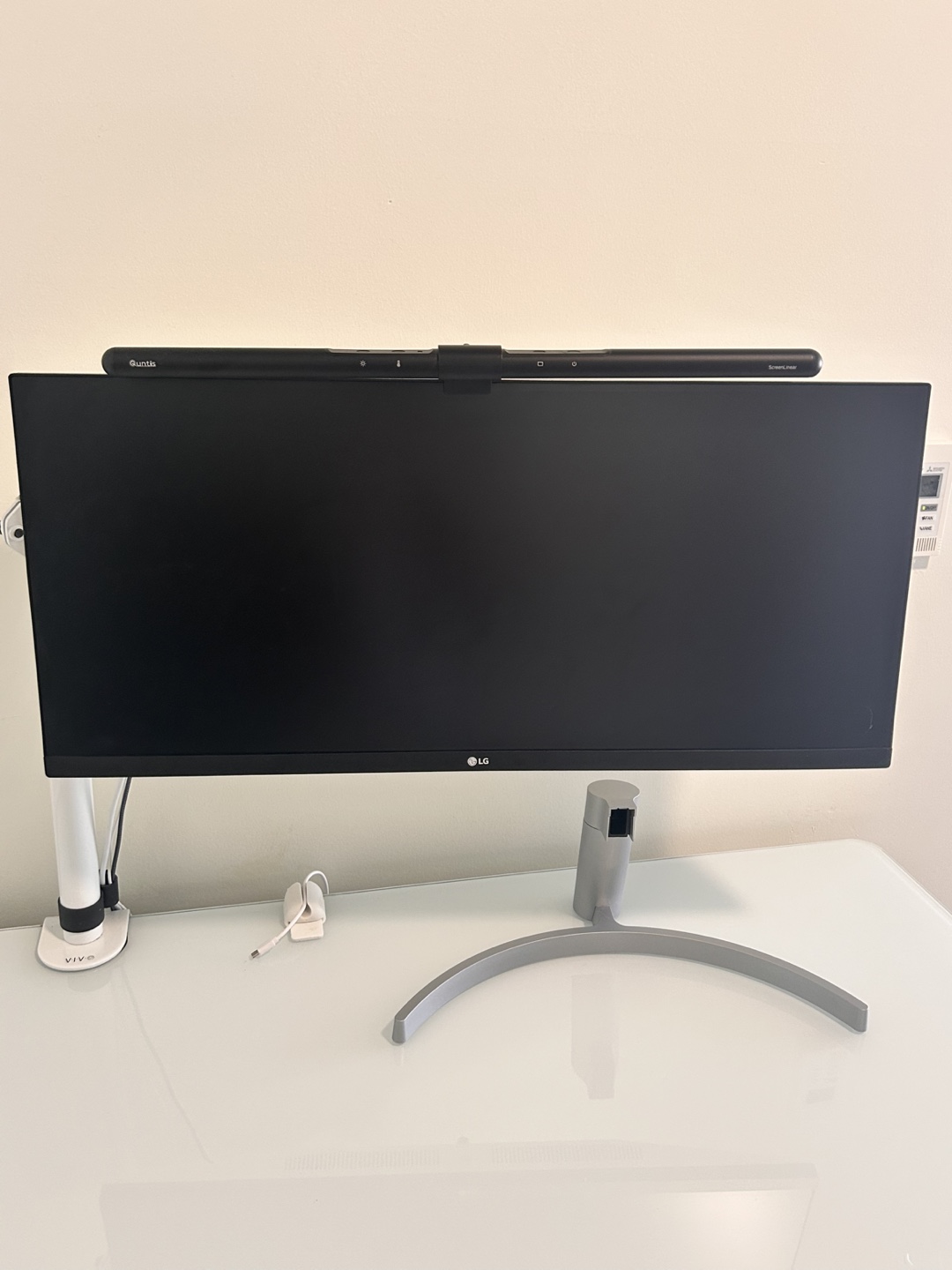 LG Monitor, Vivo Monitor Arm, & Monitor Light