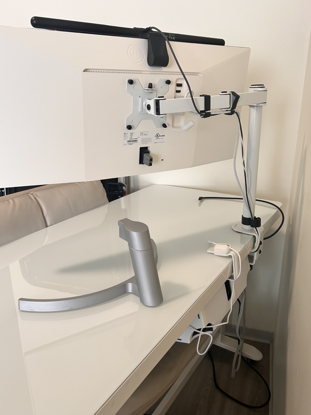 LG Monitor, Vivo Monitor Arm, & Monitor Light - photo 2