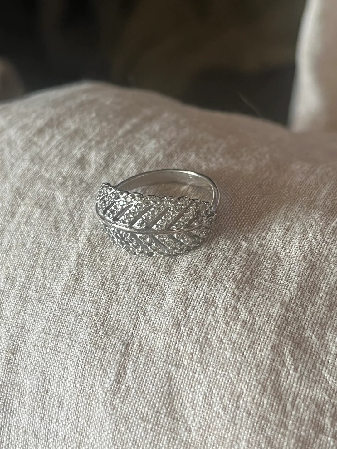 Pandora Light as a Feather Ring thumbnail