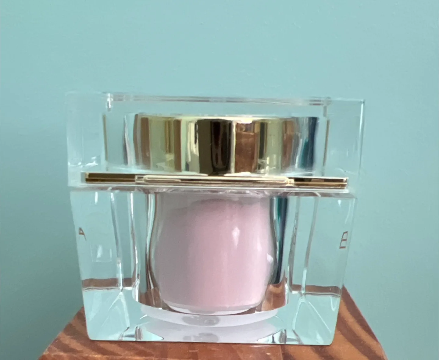 Escada Shimmer Powder image indicator(3)