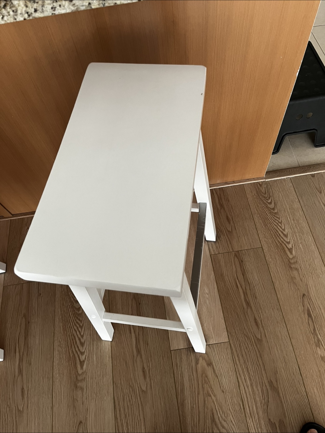 White wooden Kitchen/Bar Stools - photo 3