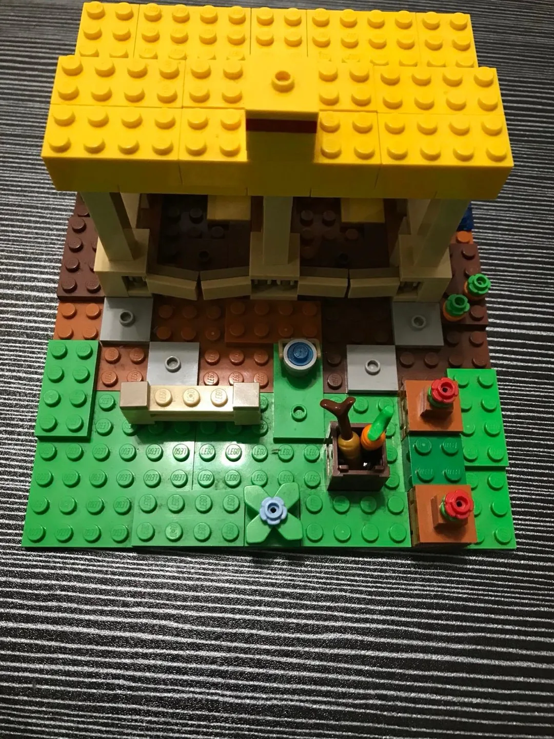 LEGO Minecraft Set with Minifigures image indicator(2)