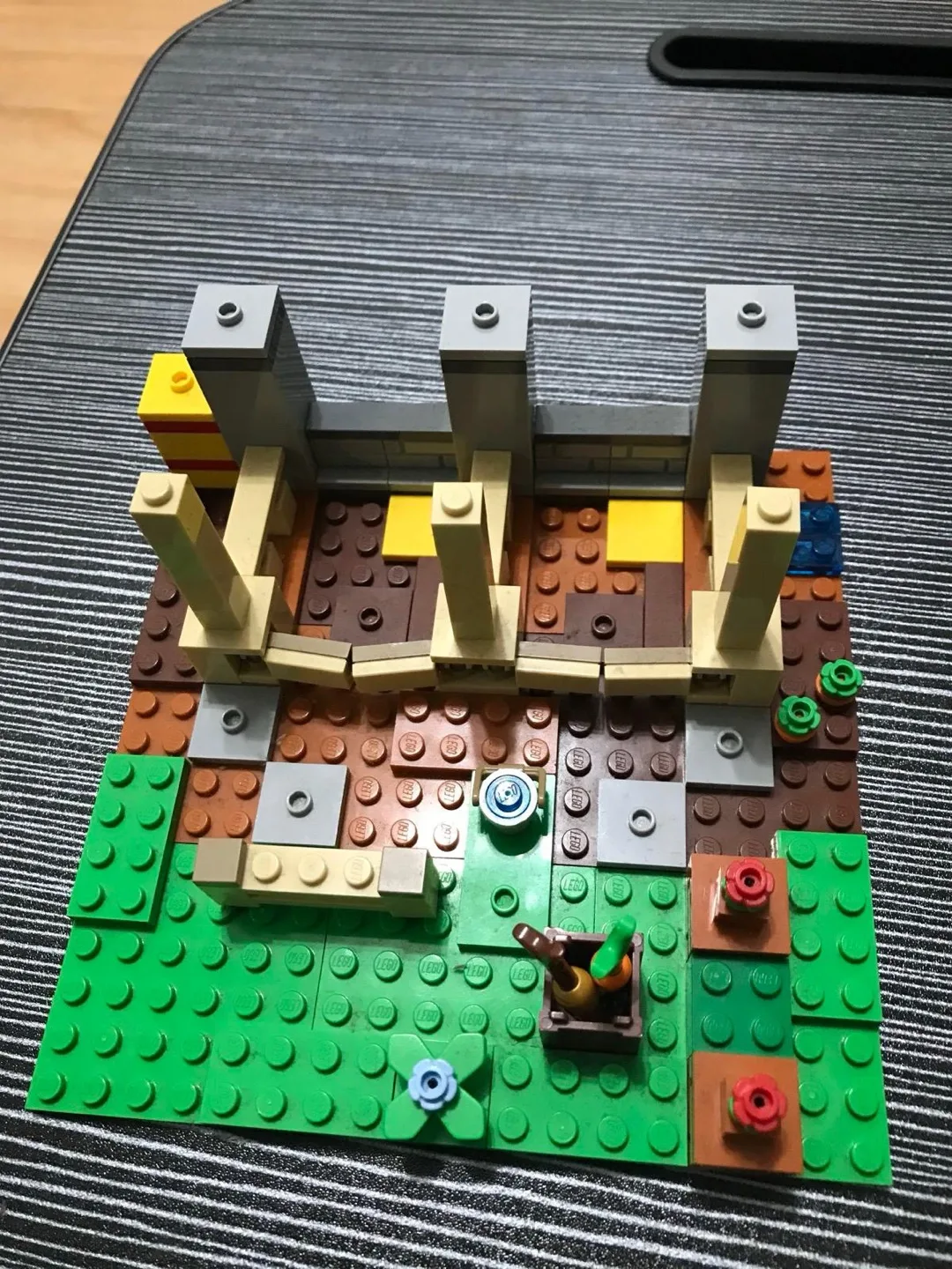 LEGO Minecraft Set with Minifigures image indicator(3)
