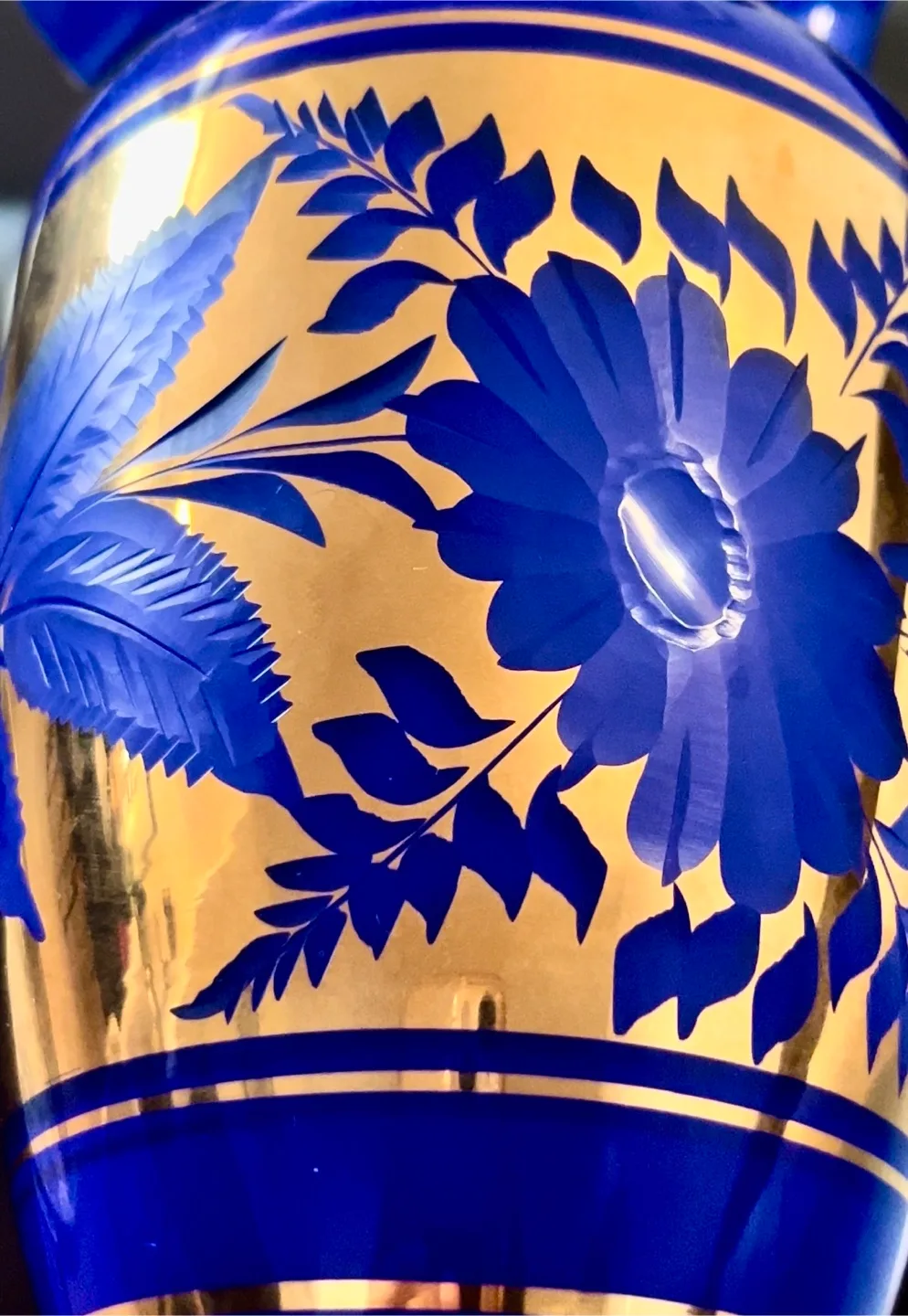 Blue and Gold Vase image indicator(5)