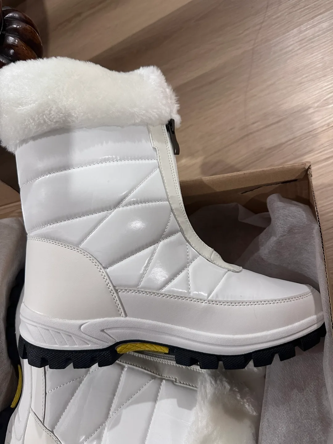 White Snow Boots thumbnail