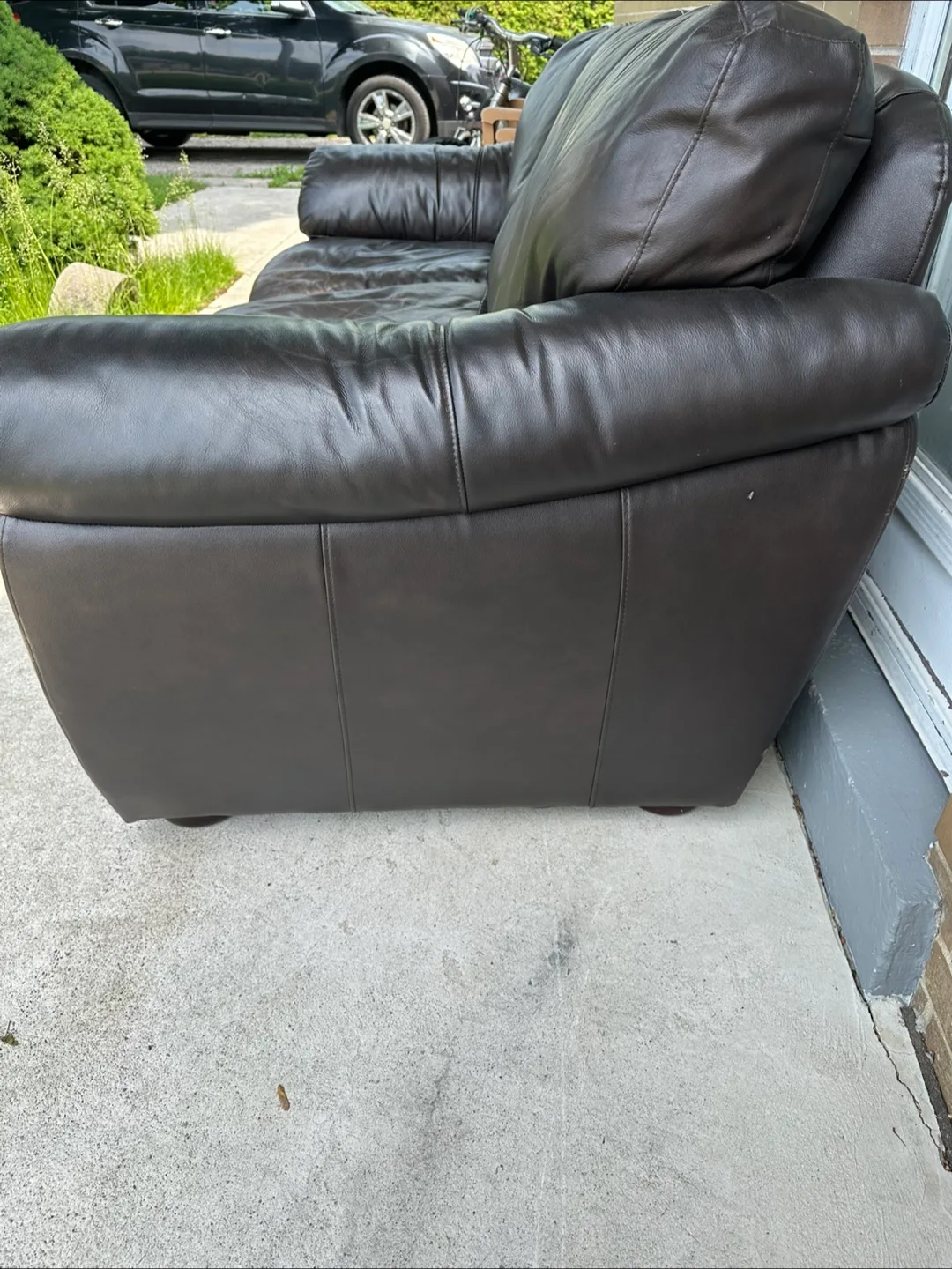 Brown Leather Sofa image indicator(6)