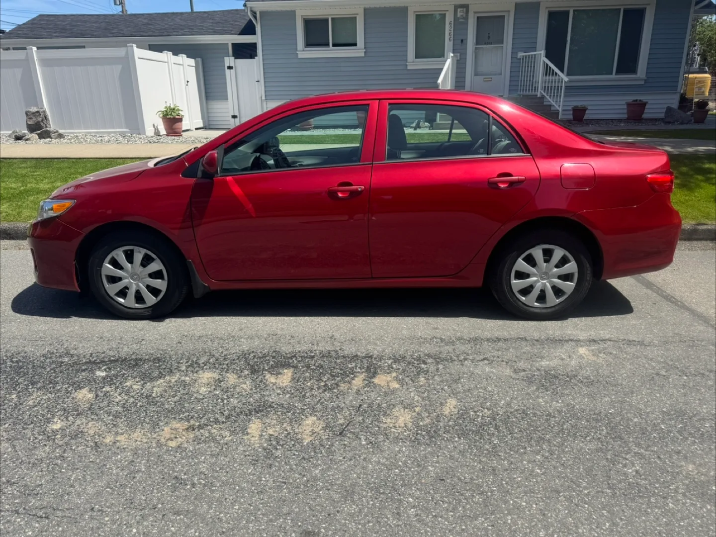 2013 Toyota Corolla LE thumbnail