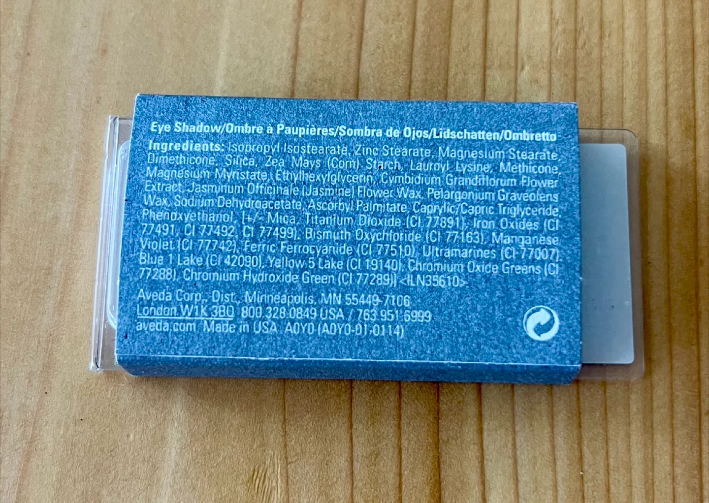 Aveda Petal Essence Single Eye Colour Olive Leaf image indicator(3)