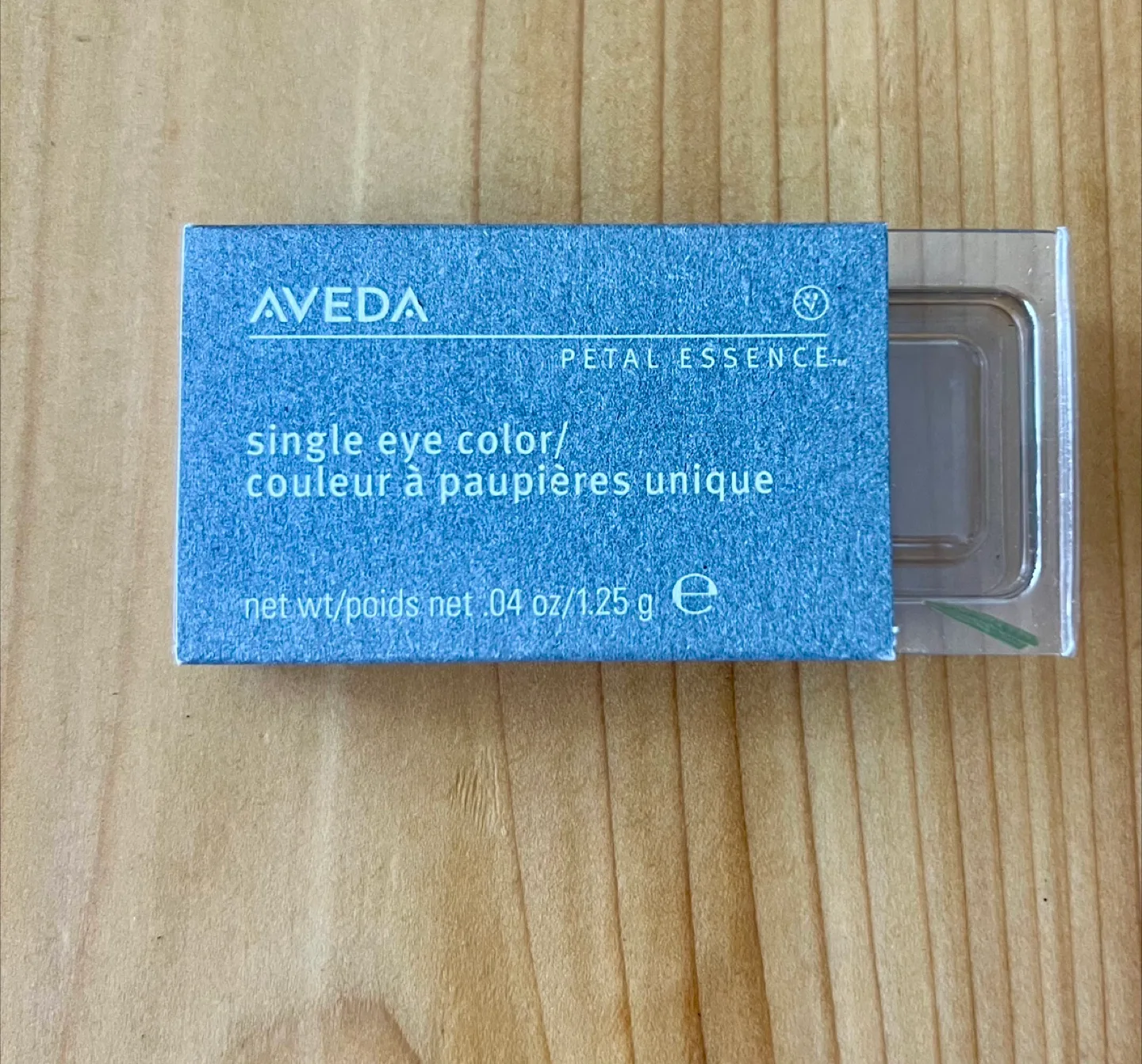 Aveda Petal Essence Single Eye Colour Olive Leaf image indicator(2)