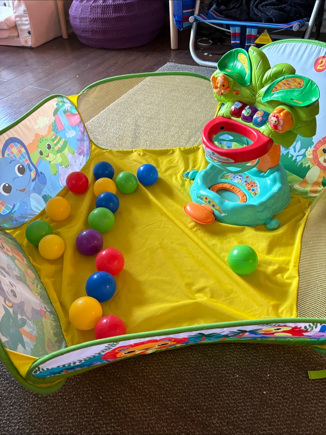 Play Area with Balls / Ball pit thumbnail