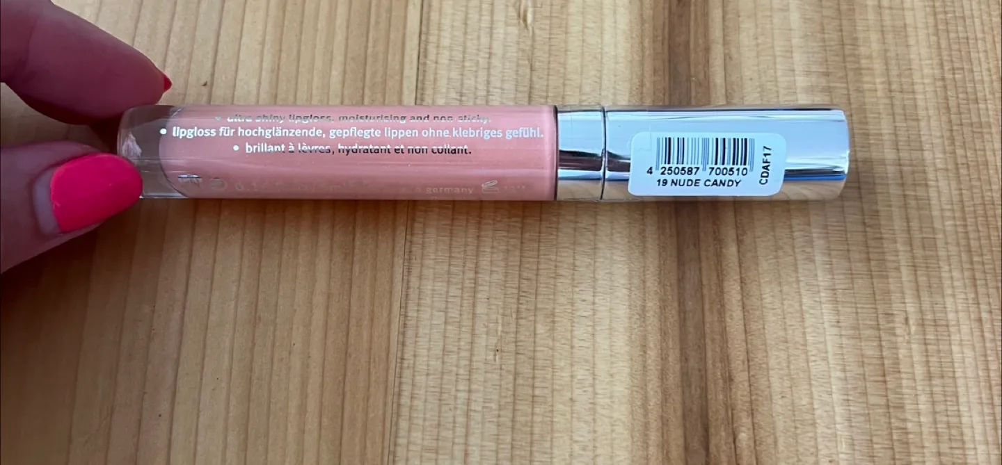 Essence XXXL Shine Lipgloss - Nude Candy image indicator(3)