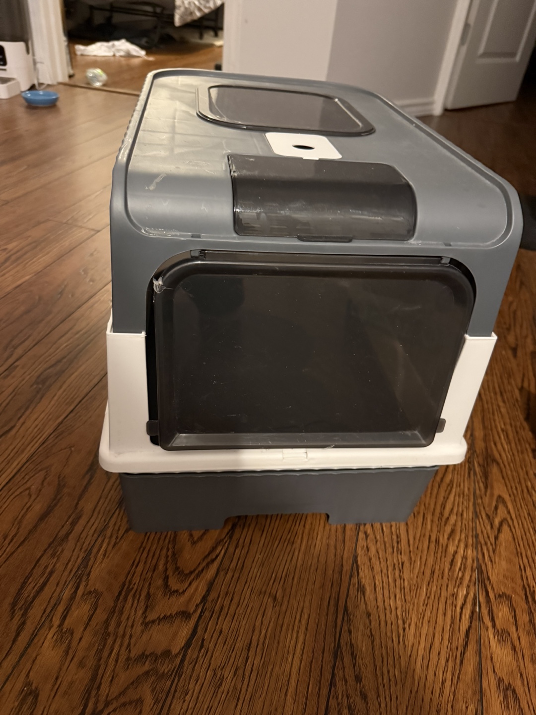 Enclosed Cat Litter Box with Scoop