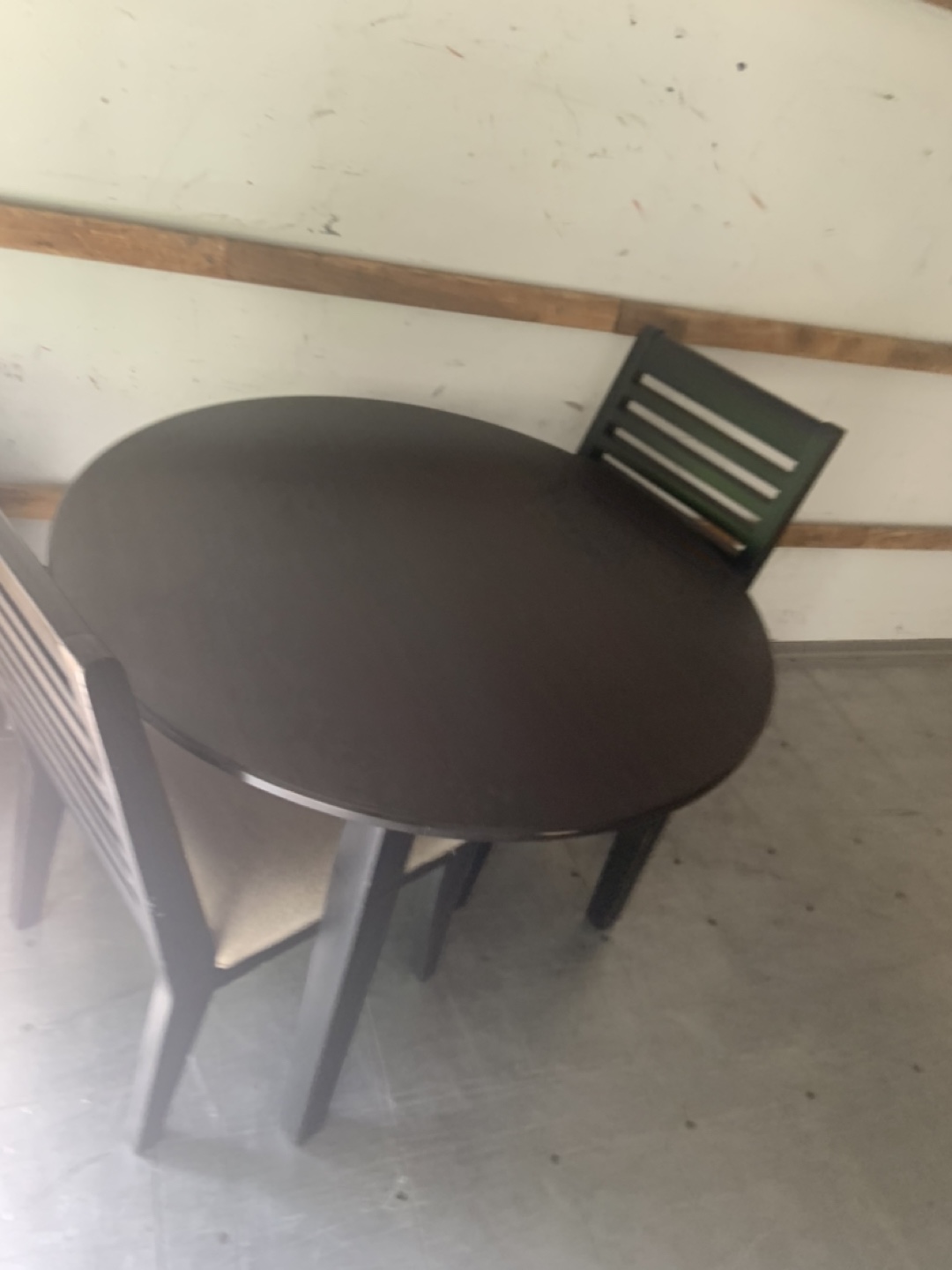 Round Dining Table With Chairs