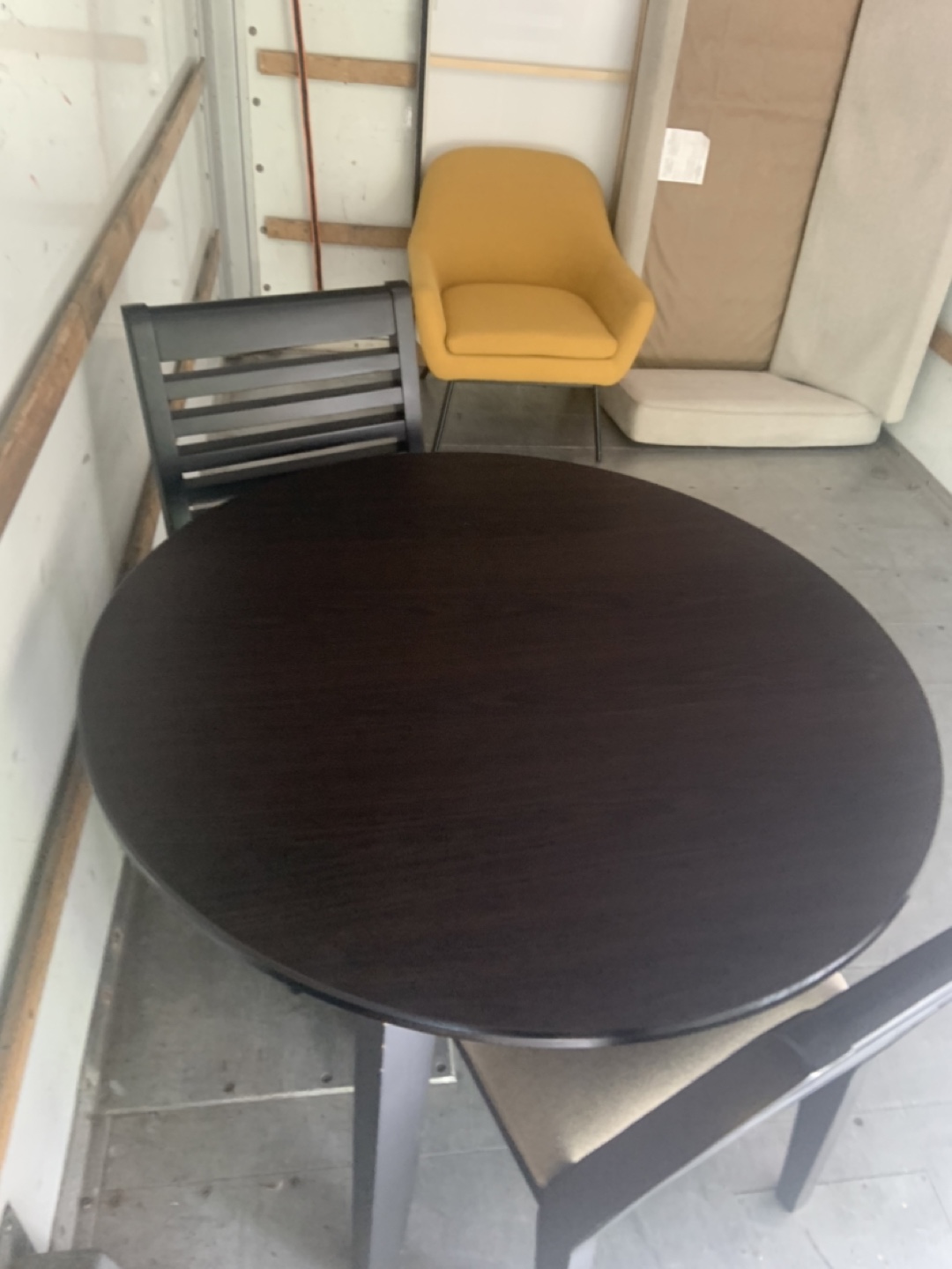 Round Dining Table With Chairs - photo 3