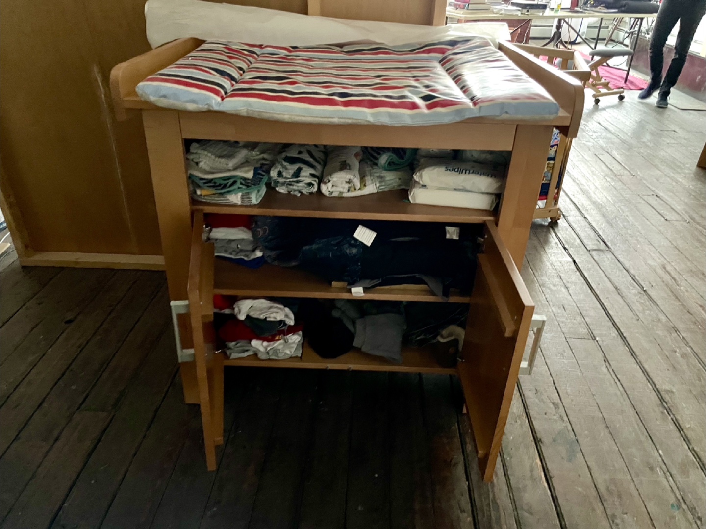 Cabinet with removable changing table top - photo 2