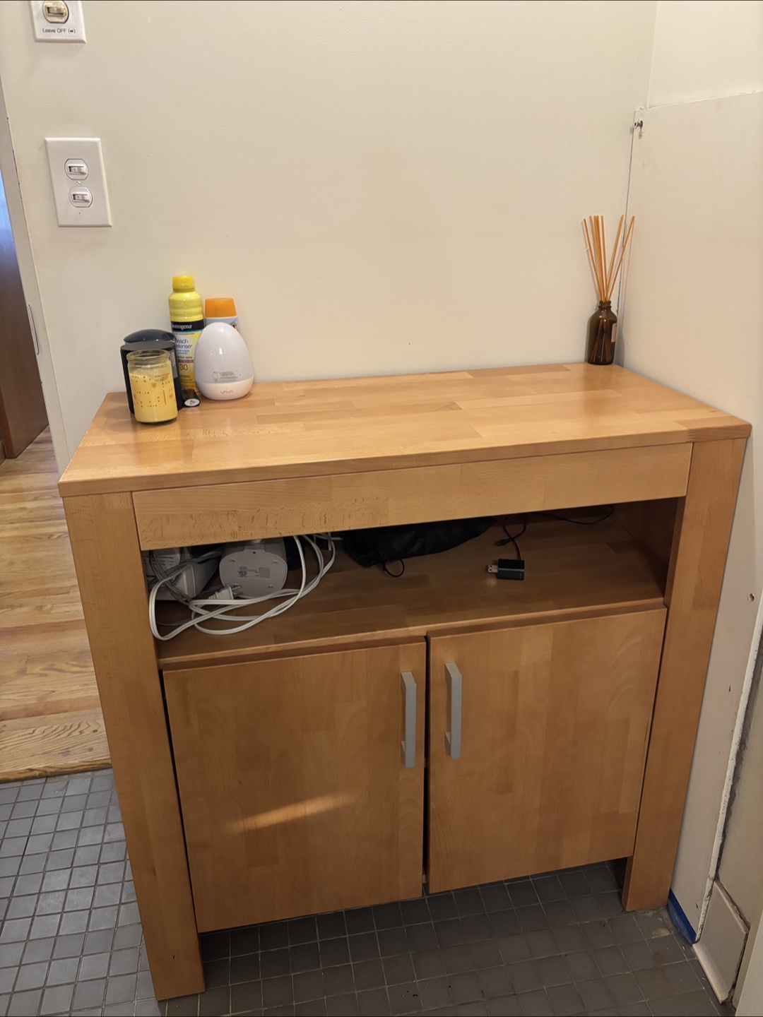 Cabinet with removable changing table top - photo 3