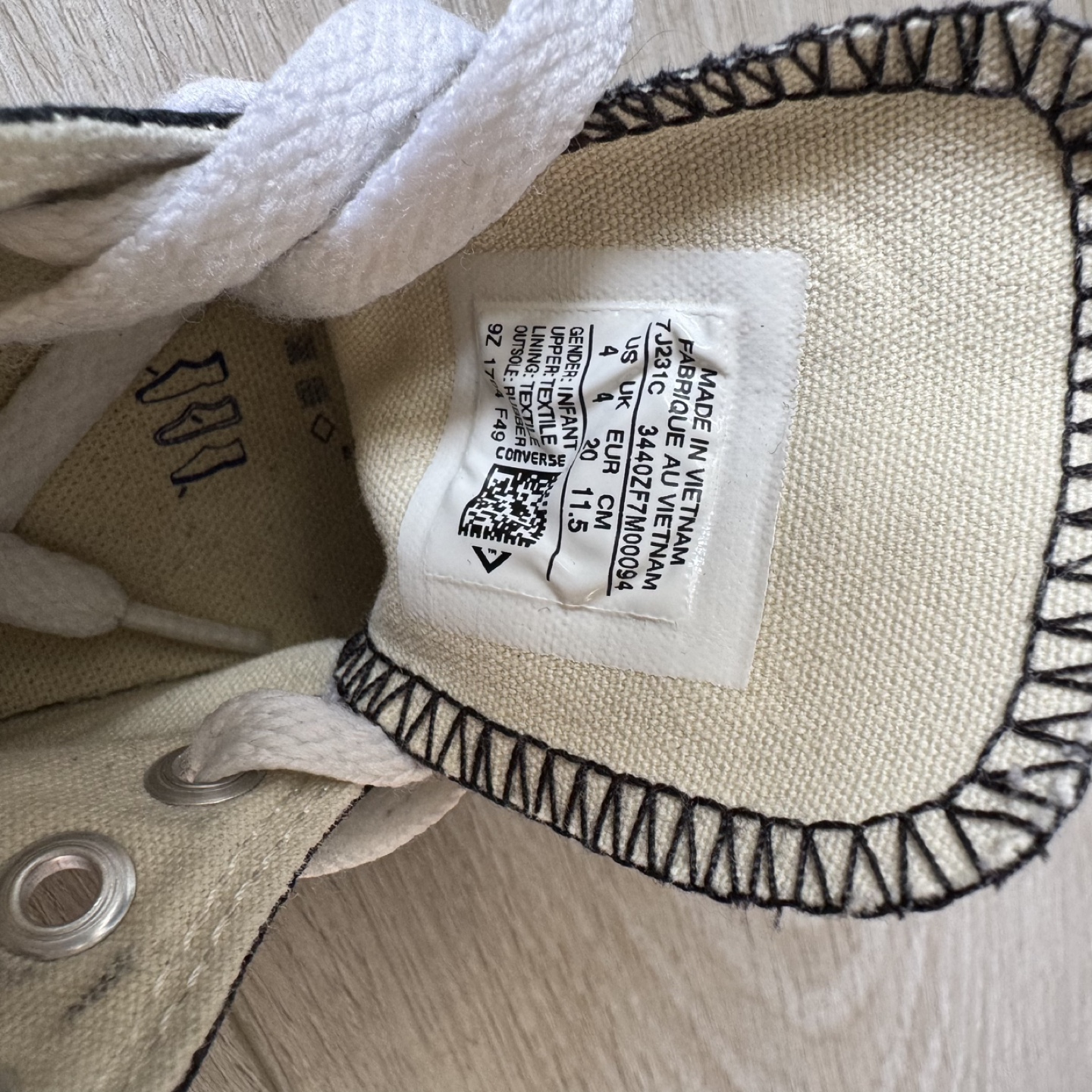 Black Converse toddler size 4 - photo 3