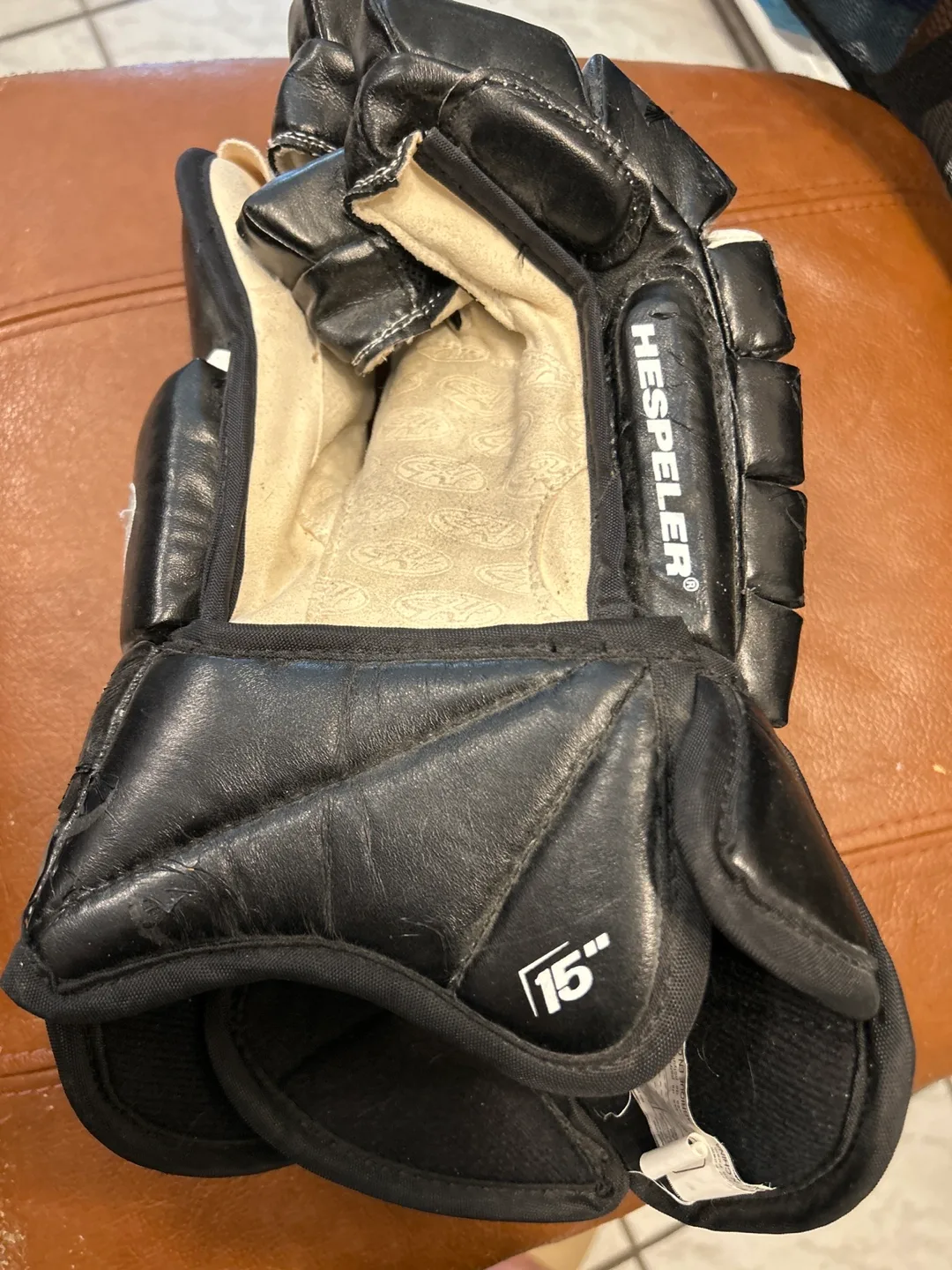 Hespeler Hockey Gloves image indicator(5)