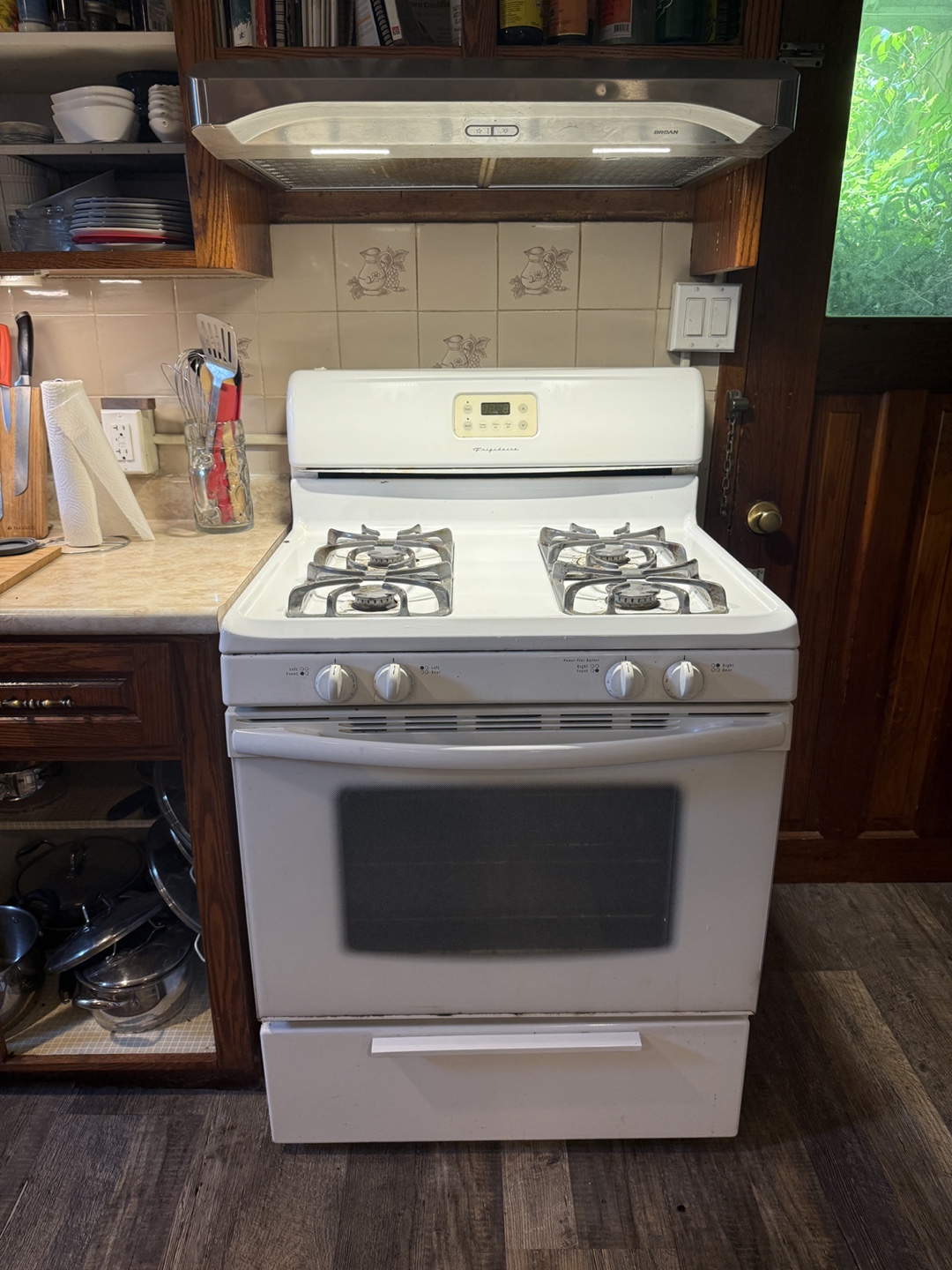 Working, Clean, Gas Kitchen Range ready for new home