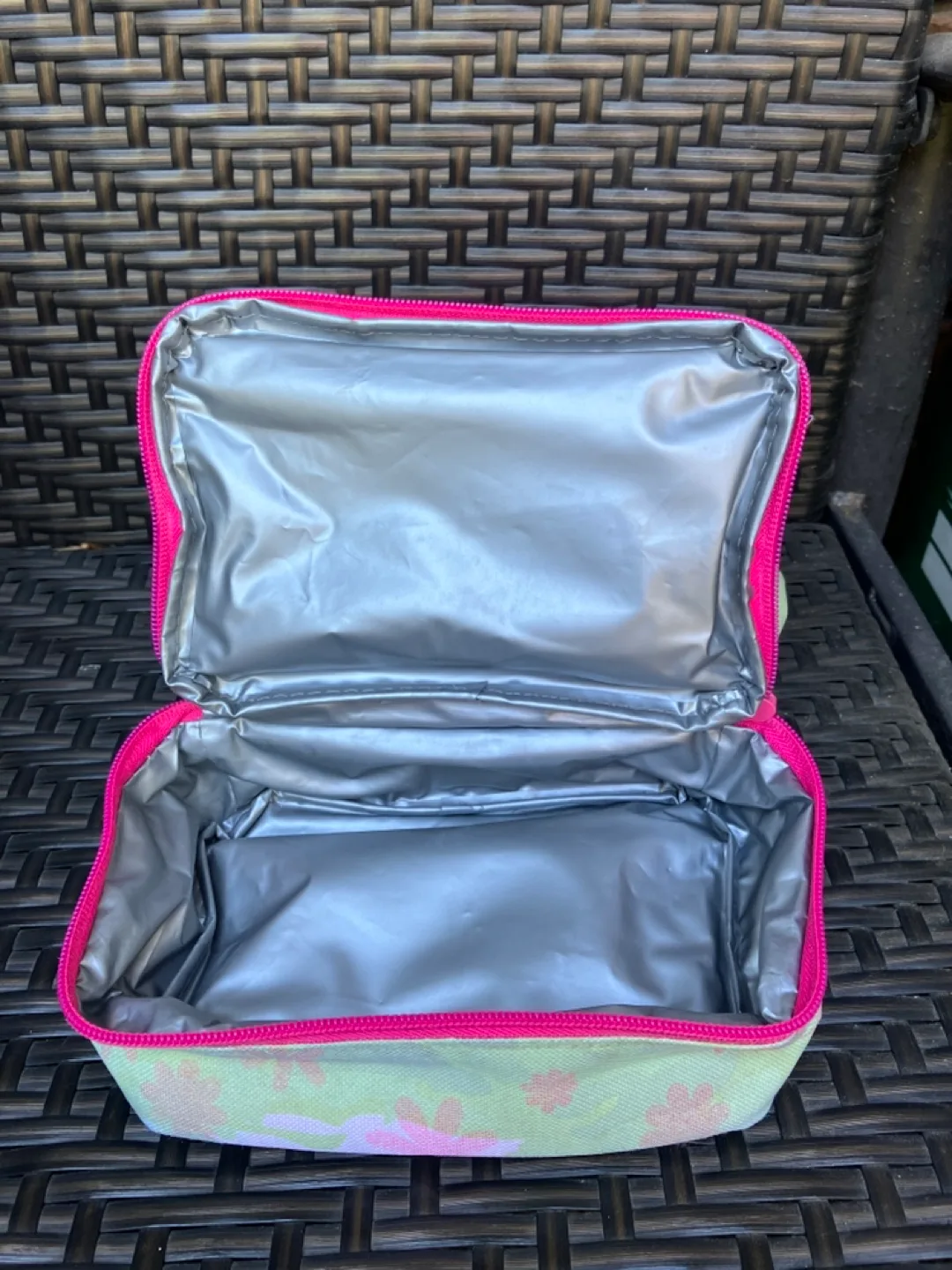 Pink and Floral Insulated Lunch Bag image indicator(3)