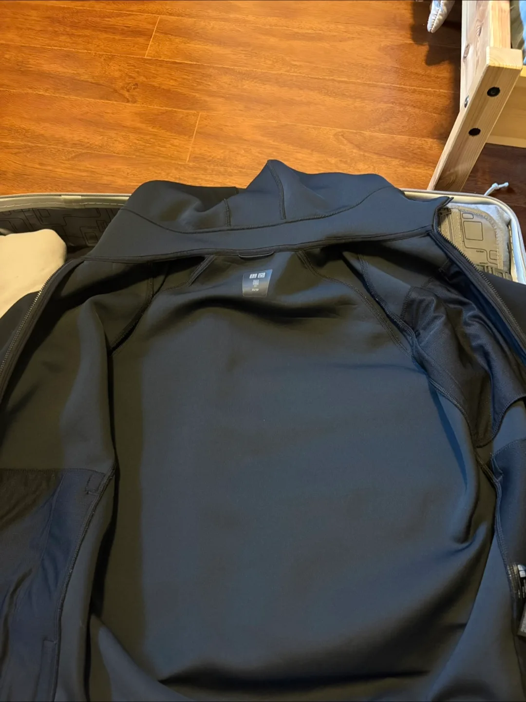 Uniqlo Black Hooded Zip-Up Jacket - XS image indicator(3)