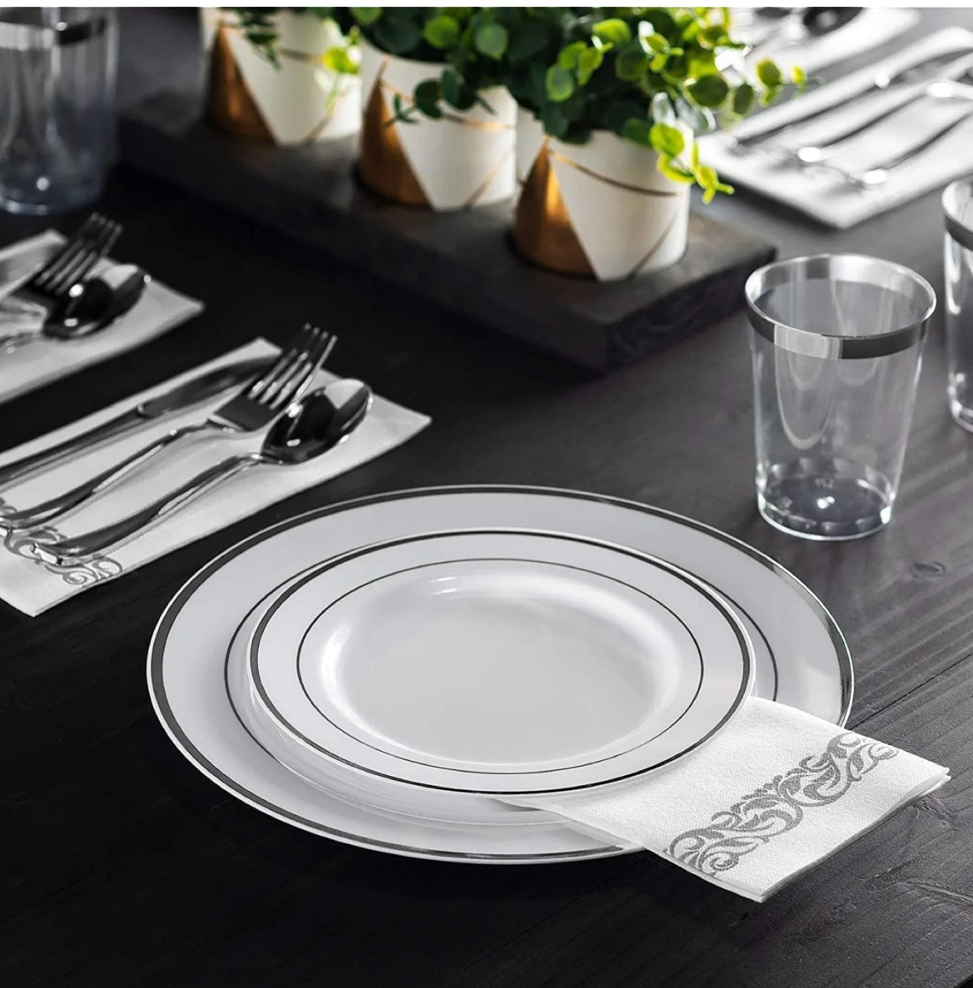 Disposable Plastic Dinnerware Set image indicator(2)