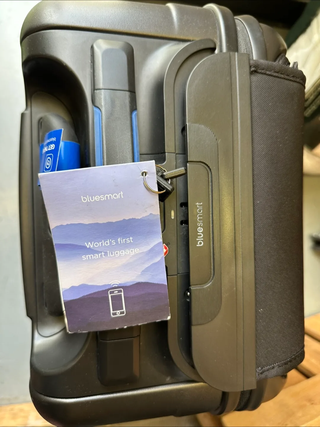 Bluesmart Carry-On Suitcase image indicator(2)