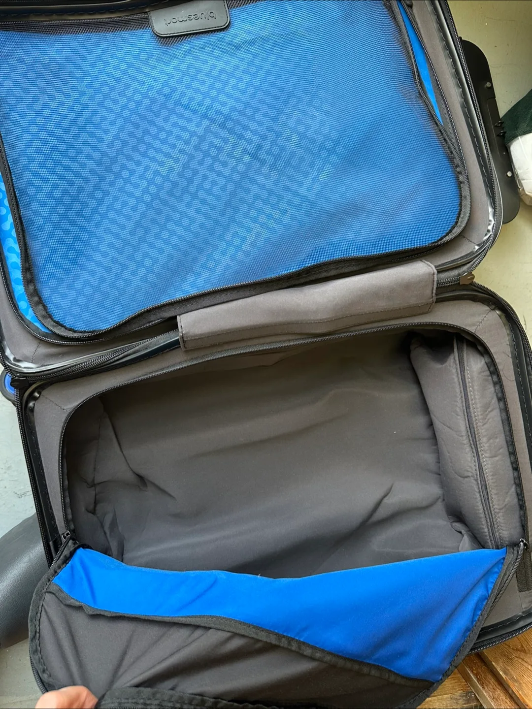 Bluesmart Carry-On Suitcase image indicator(5)