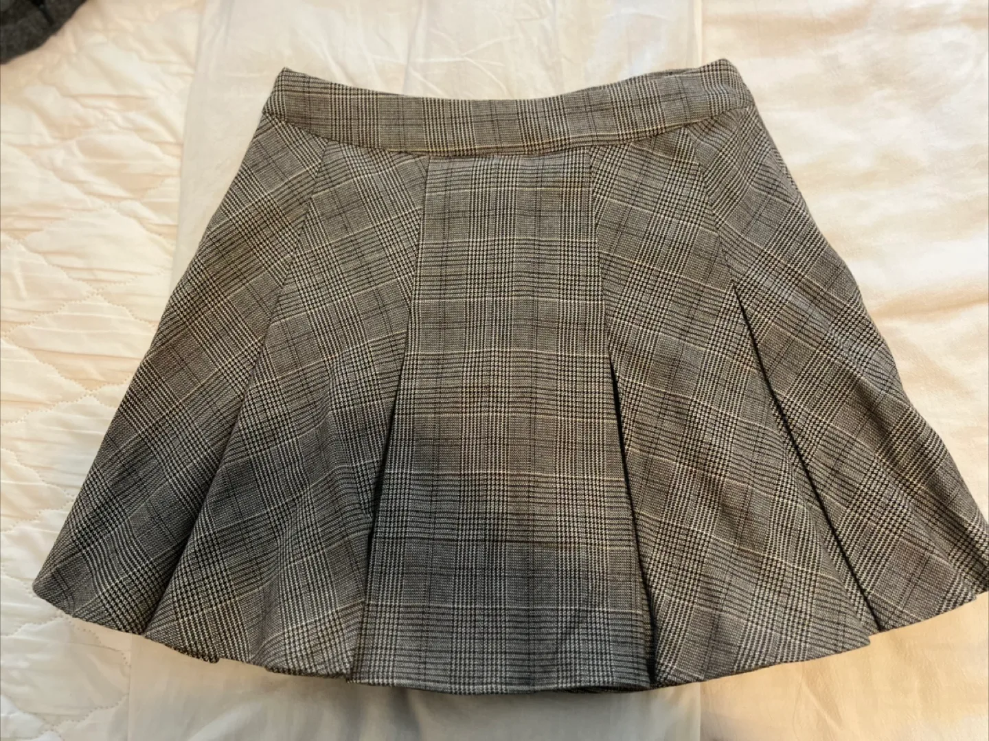 H&M Plaid Pleated Skirt thumbnail