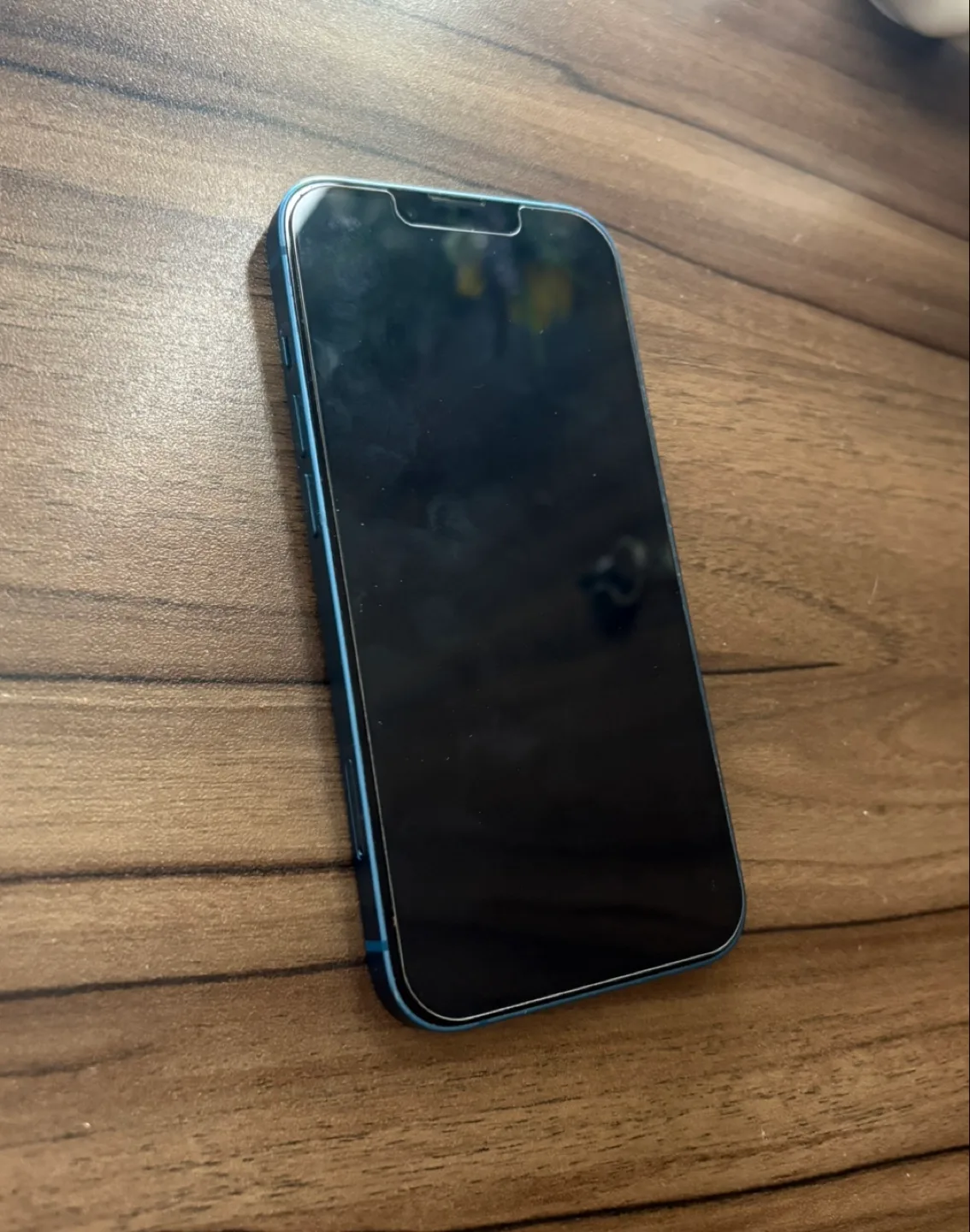 iPhone 13 Blue 128 GB image indicator(2)