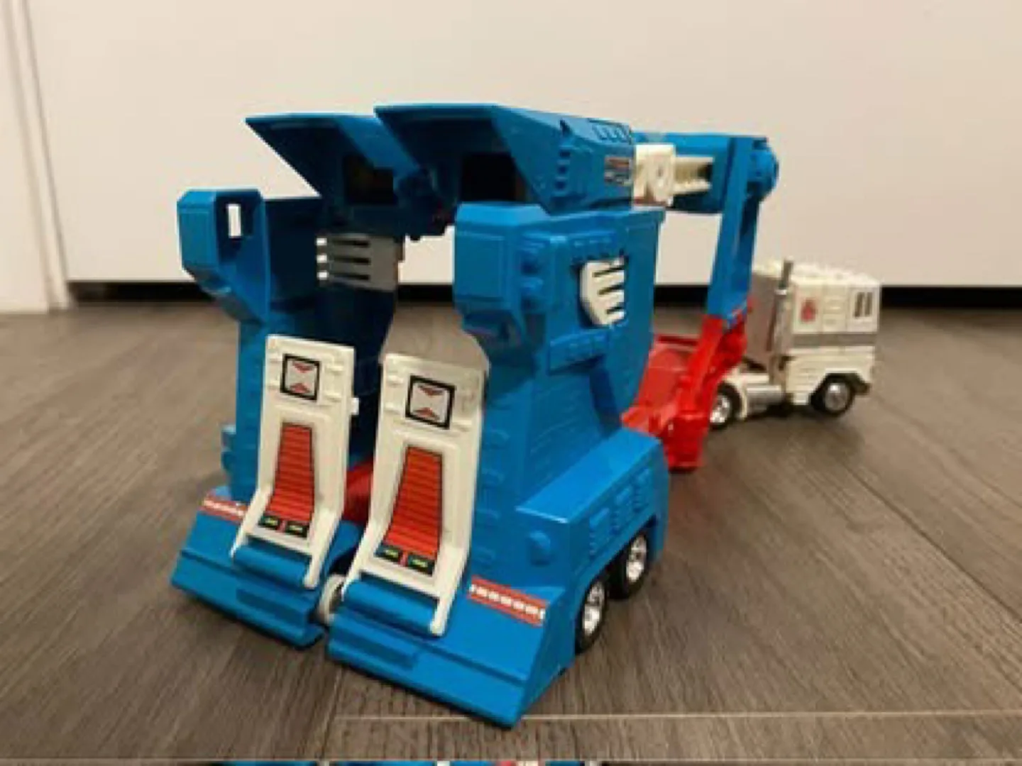 G1 Ultra Magnus Transformers image indicator(5)