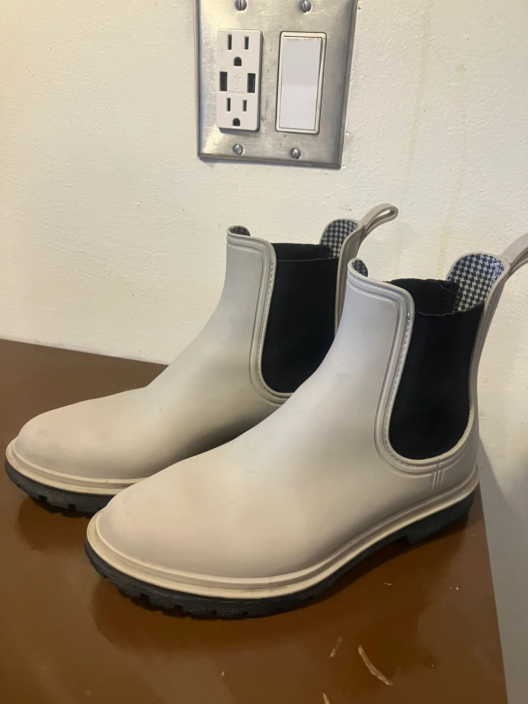 Rain Boots, Size M thumbnail